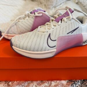 Nike Women's White and Purple Athletic Shoes